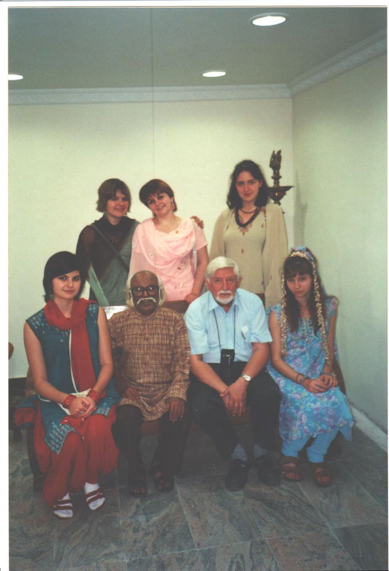Студенты тамильской группы на встрече с тамильским писателем Д. Джеякантаном