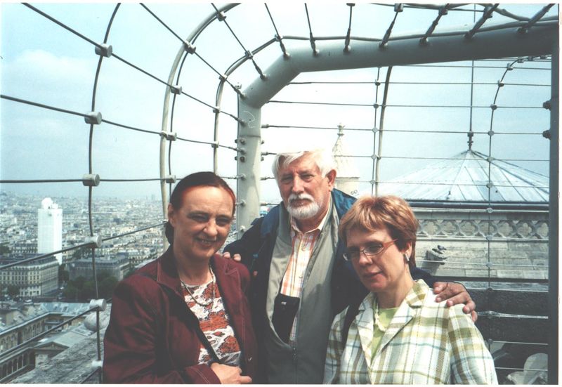 А.М. Дубянский с польскими коллегами Иоанной Кушо и Натальей Свидзиньской в Париже (2006 г.).